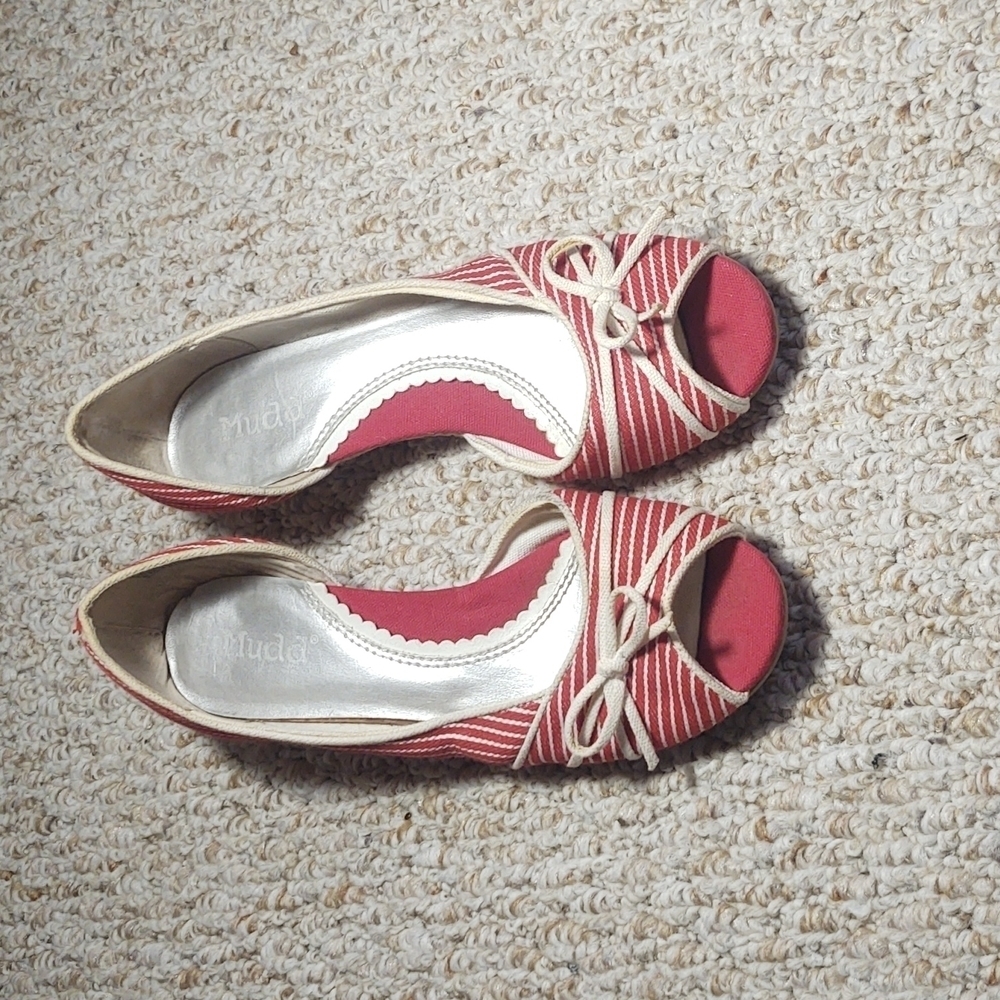 Mudd Manuela Red and White Striped Shoes with Bow Accents Sandals Sz 8